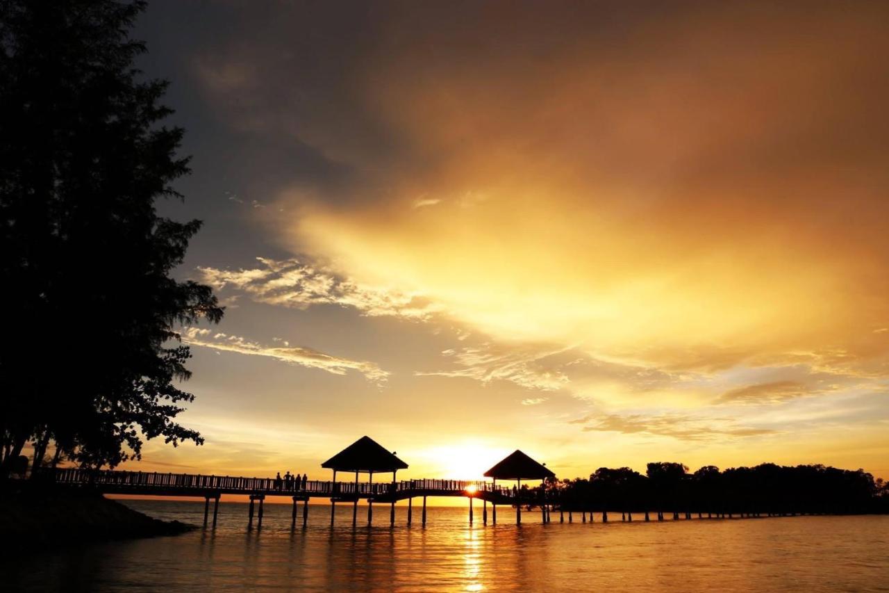 Smilez Homestay H102 & A306 At Pd Perdana Kondo Resort Port Dickson Exterior photo